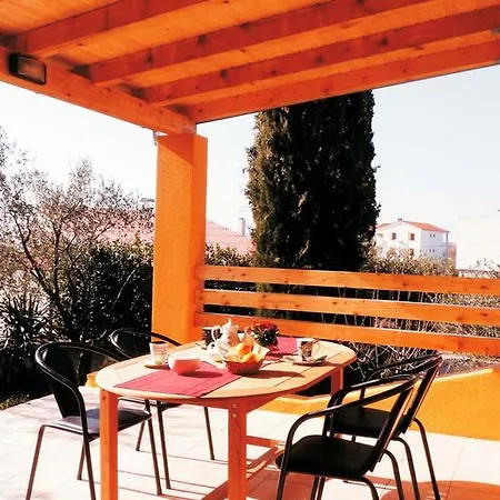 Apartment Sime Pakostane